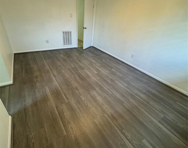 9330 Tooley Drive - Photo Thumbnail 16