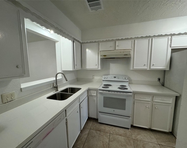9330 Tooley Drive - Photo Thumbnail 10