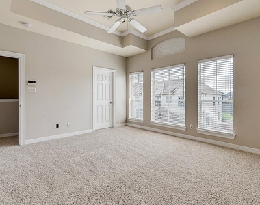 513 Leverkuhn Street - Photo Thumbnail 14
