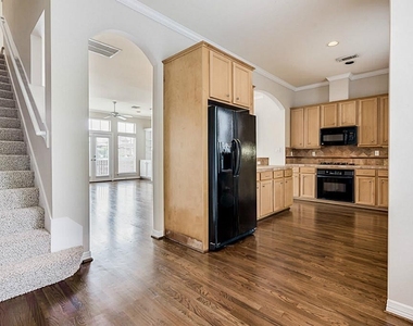 513 Leverkuhn Street - Photo Thumbnail 7