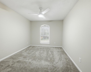 18010 Quiet Stream Court - Photo Thumbnail 10