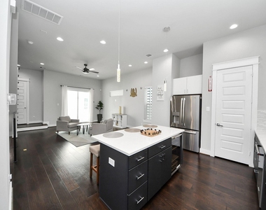 2116 Naomi Street - Photo Thumbnail 10