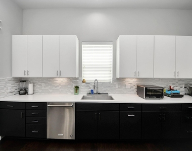 2116 Naomi Street - Photo Thumbnail 13