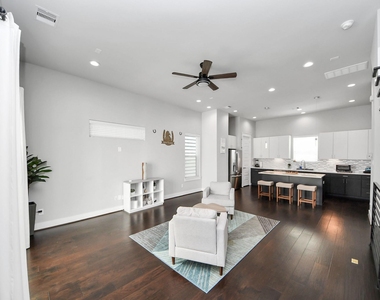 2116 Naomi Street - Photo Thumbnail 9