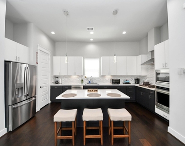 2116 Naomi Street - Photo Thumbnail 12