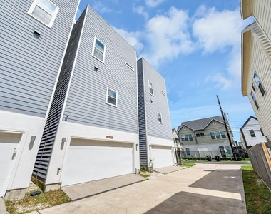 2116 Naomi Street - Photo Thumbnail 2