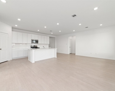 830 Heaven Drive - Photo Thumbnail 7