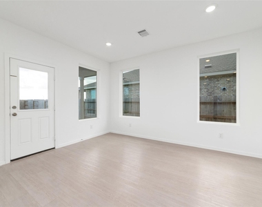 830 Heaven Drive - Photo Thumbnail 12