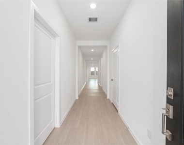 830 Heaven Drive - Photo Thumbnail 3