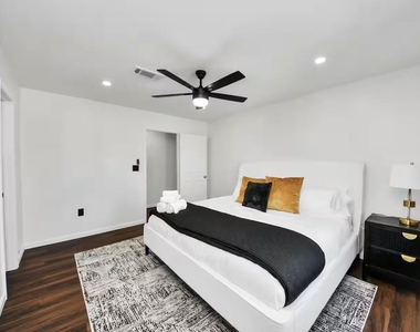 3217 Binz Street - Photo Thumbnail 24