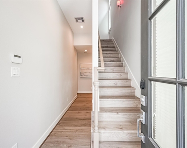 5209 Allen Street - Photo Thumbnail 6