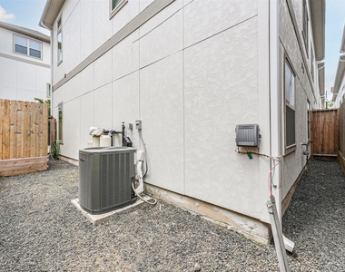 5209 Allen Street - Photo Thumbnail 4
