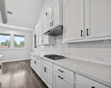 2600 Golden Palms Lane - Photo Thumbnail 14
