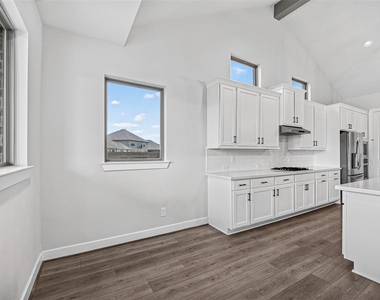 2600 Golden Palms Lane - Photo Thumbnail 6