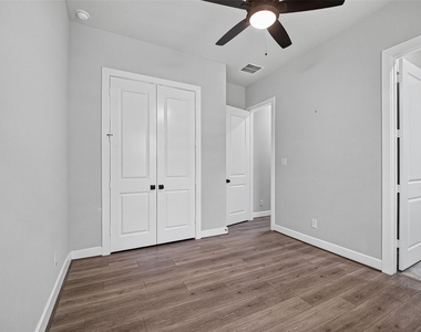 2600 Golden Palms Lane - Photo Thumbnail 24