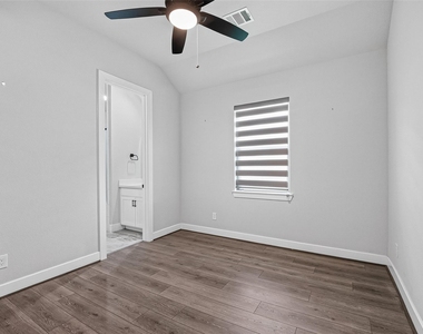 2600 Golden Palms Lane - Photo Thumbnail 26