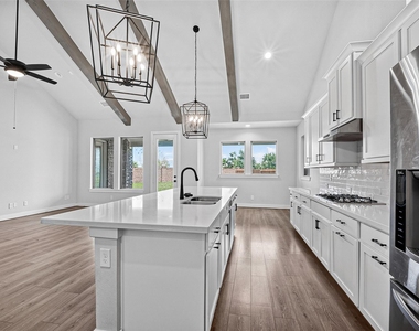 2600 Golden Palms Lane - Photo Thumbnail 15