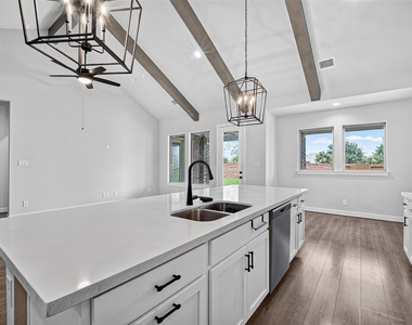 2600 Golden Palms Lane - Photo Thumbnail 13