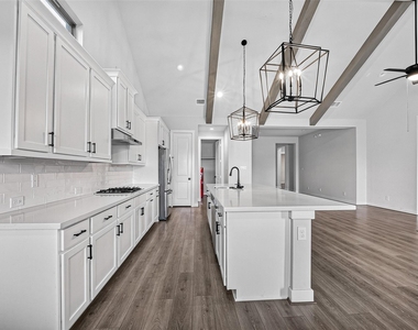 2600 Golden Palms Lane - Photo Thumbnail 8