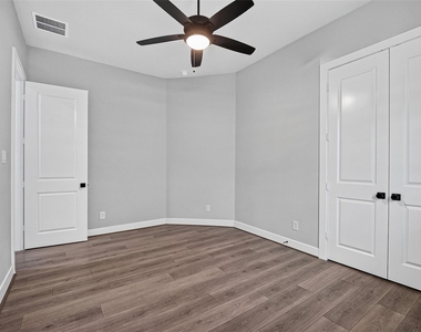 2600 Golden Palms Lane - Photo Thumbnail 22