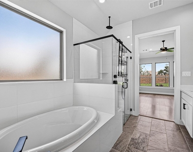 2600 Golden Palms Lane - Photo Thumbnail 32