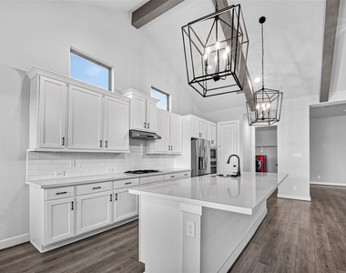 2600 Golden Palms Lane - Photo Thumbnail 9