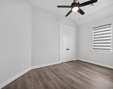 2600 Golden Palms Lane - Photo Thumbnail 21