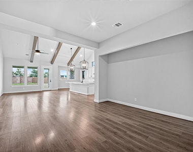 2600 Golden Palms Lane - Photo Thumbnail 2