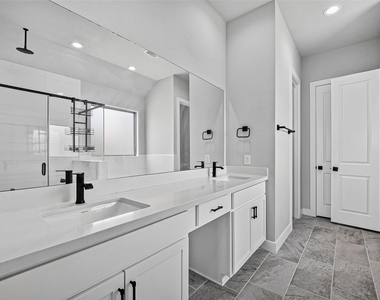2600 Golden Palms Lane - Photo Thumbnail 30