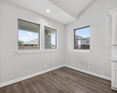2600 Golden Palms Lane - Photo Thumbnail 7