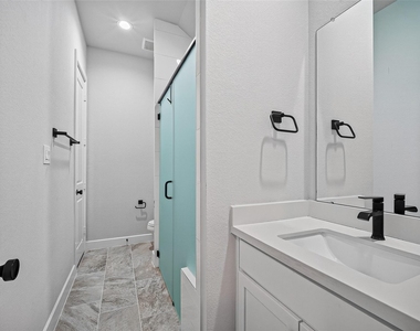 2600 Golden Palms Lane - Photo Thumbnail 27