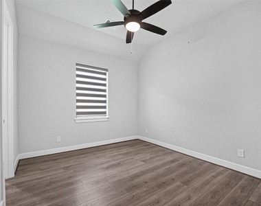 2600 Golden Palms Lane - Photo Thumbnail 25