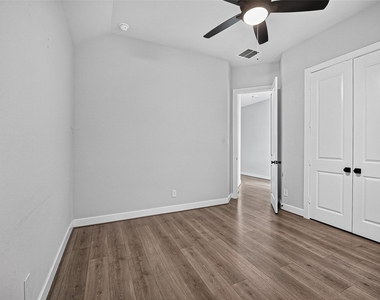 2600 Golden Palms Lane - Photo Thumbnail 20