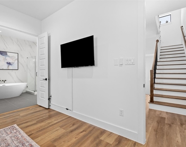 1303 E 27th Street - Photo Thumbnail 32