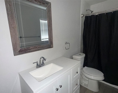 1660 Richmond Avenue - Photo Thumbnail 9