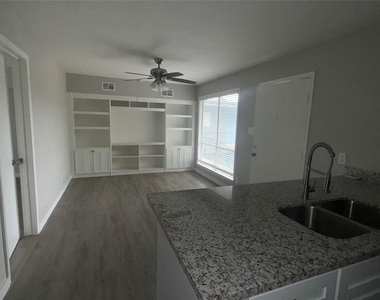 1660 Richmond Avenue - Photo Thumbnail 5