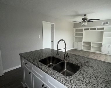 1660 Richmond Avenue - Photo Thumbnail 6