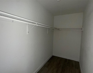 1660 Richmond Avenue - Photo Thumbnail 13