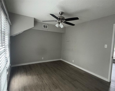 1660 Richmond Avenue - Photo Thumbnail 11