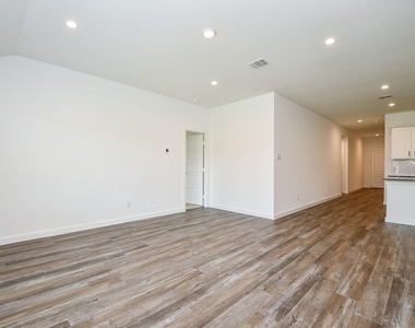 1115 Yaupon Dr - Photo Thumbnail 10