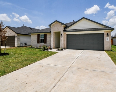 1115 Yaupon Dr - Photo Thumbnail 1