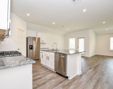 1115 Yaupon Dr - Photo Thumbnail 4