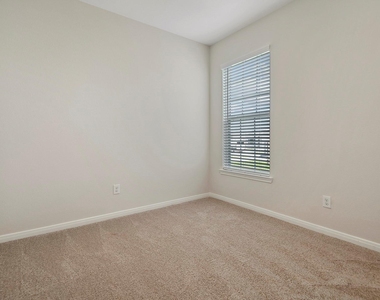 15865 Berry Hill Drive - Photo Thumbnail 13