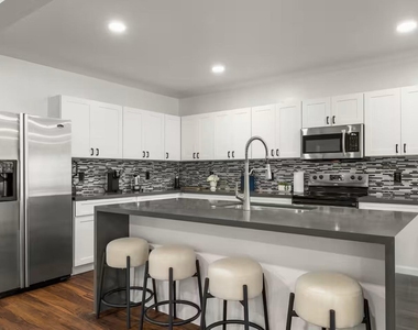 3311 Arbor Street - Photo Thumbnail 9