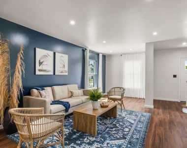 3311 Arbor Street - Photo Thumbnail 6