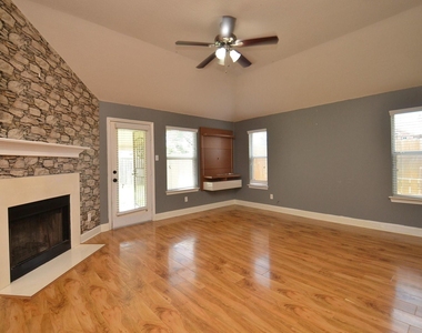 4510 Regal Drive - Photo Thumbnail 7