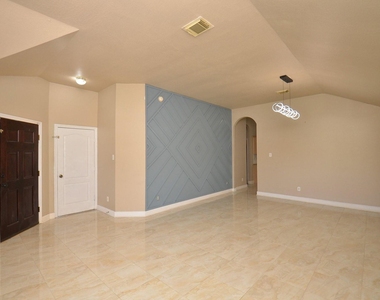 4510 Regal Drive - Photo Thumbnail 3