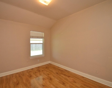 4510 Regal Drive - Photo Thumbnail 18