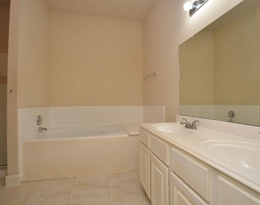 4510 Regal Drive - Photo Thumbnail 16