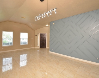 4510 Regal Drive - Photo Thumbnail 4